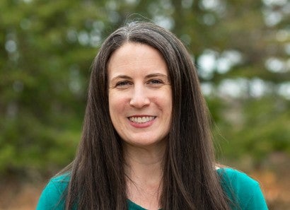 Erin Frackleton headshot